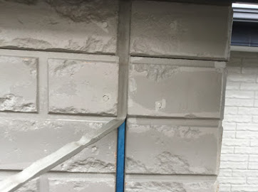東京都大和市にて外壁塗装用のコーキング撤去作業！