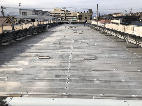 東京都東村山市　外壁塗装　屋根塗装　付帯部塗装　折板屋根　チョーキング現象