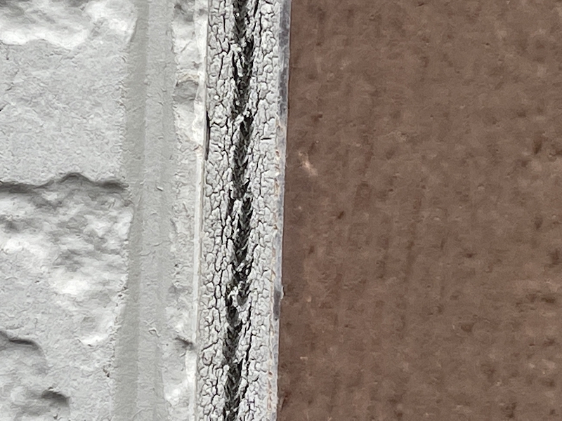 東京都東大和市　K様邸　屋根・外壁塗装工事　塗装とコーキングの劣化症状