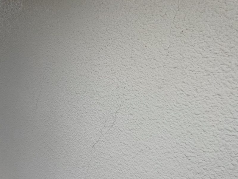 東京都東大和市　Y様邸　外壁塗装工事　クラック補修　外壁カット〜プライマー塗り