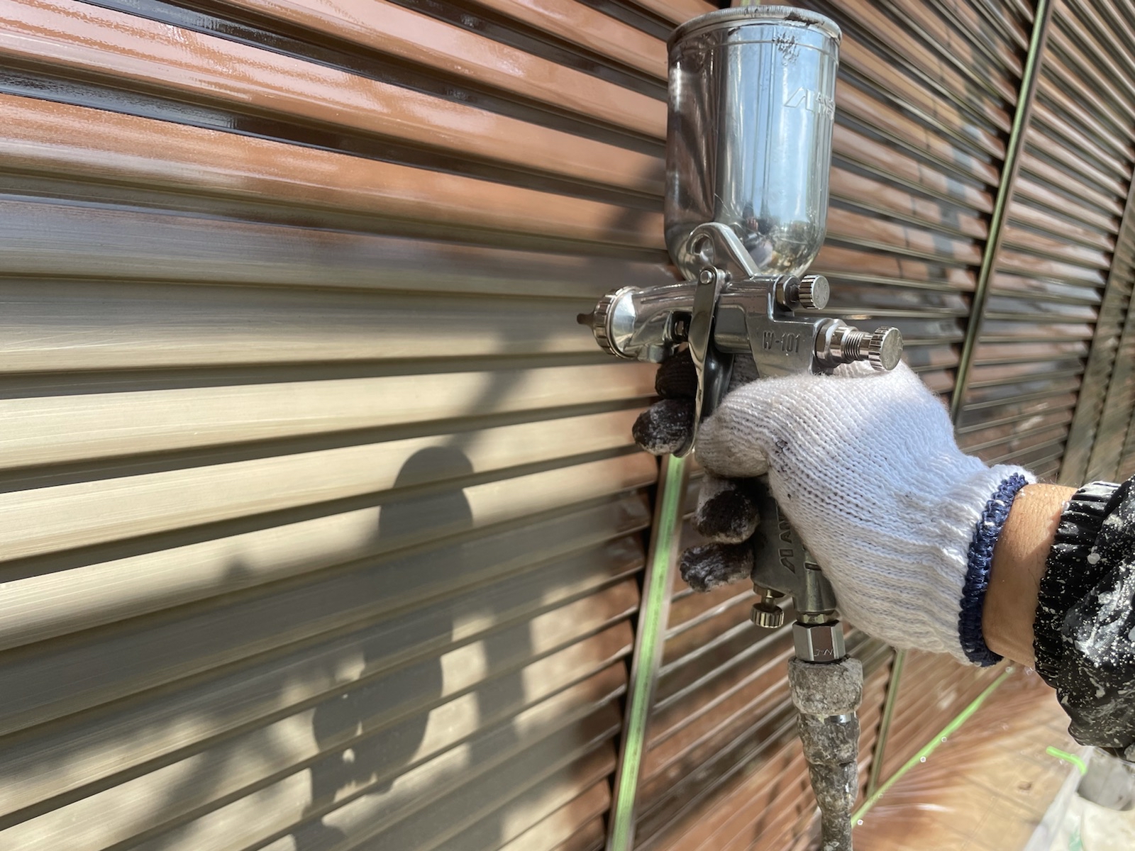 東京都東大和市　Y様邸　外壁塗装工事　付帯部　雨樋の吹き付け塗装