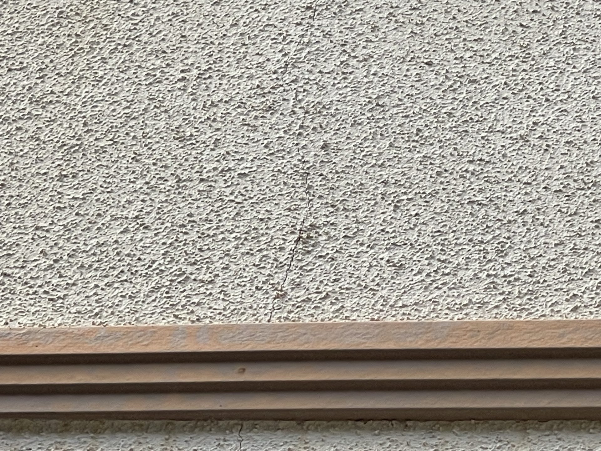 東京都立川市　T様邸　屋根・外壁塗装工事　外壁のクラック