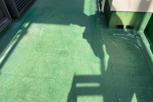 東京都東大和市　S様邸　外壁塗装工事　ベランダ防水トップコート塗装