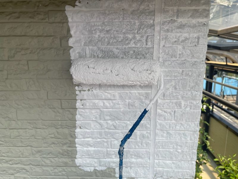 東京都立川市　W様邸　外壁塗装・屋根カバー工事　外壁の下塗り　プレミアムSSシーラープライマー塗布