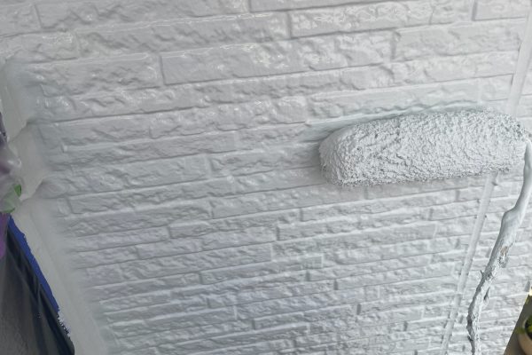 東京都立川市　W様邸　外壁塗装・屋根カバー工事　外壁の上塗り　プラチナリファイン2000MF-IR