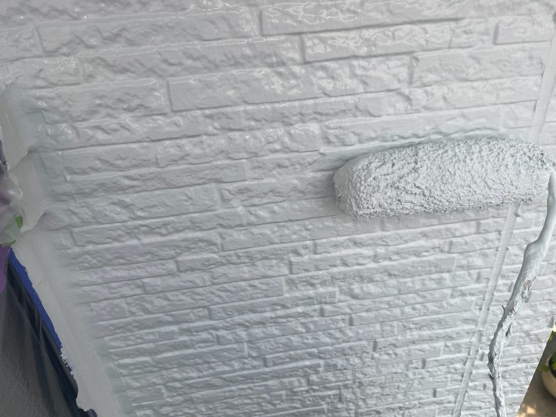 東京都立川市　W様邸　外壁塗装・屋根カバー工事　外壁の上塗り　プラチナリファイン2000MF-IR