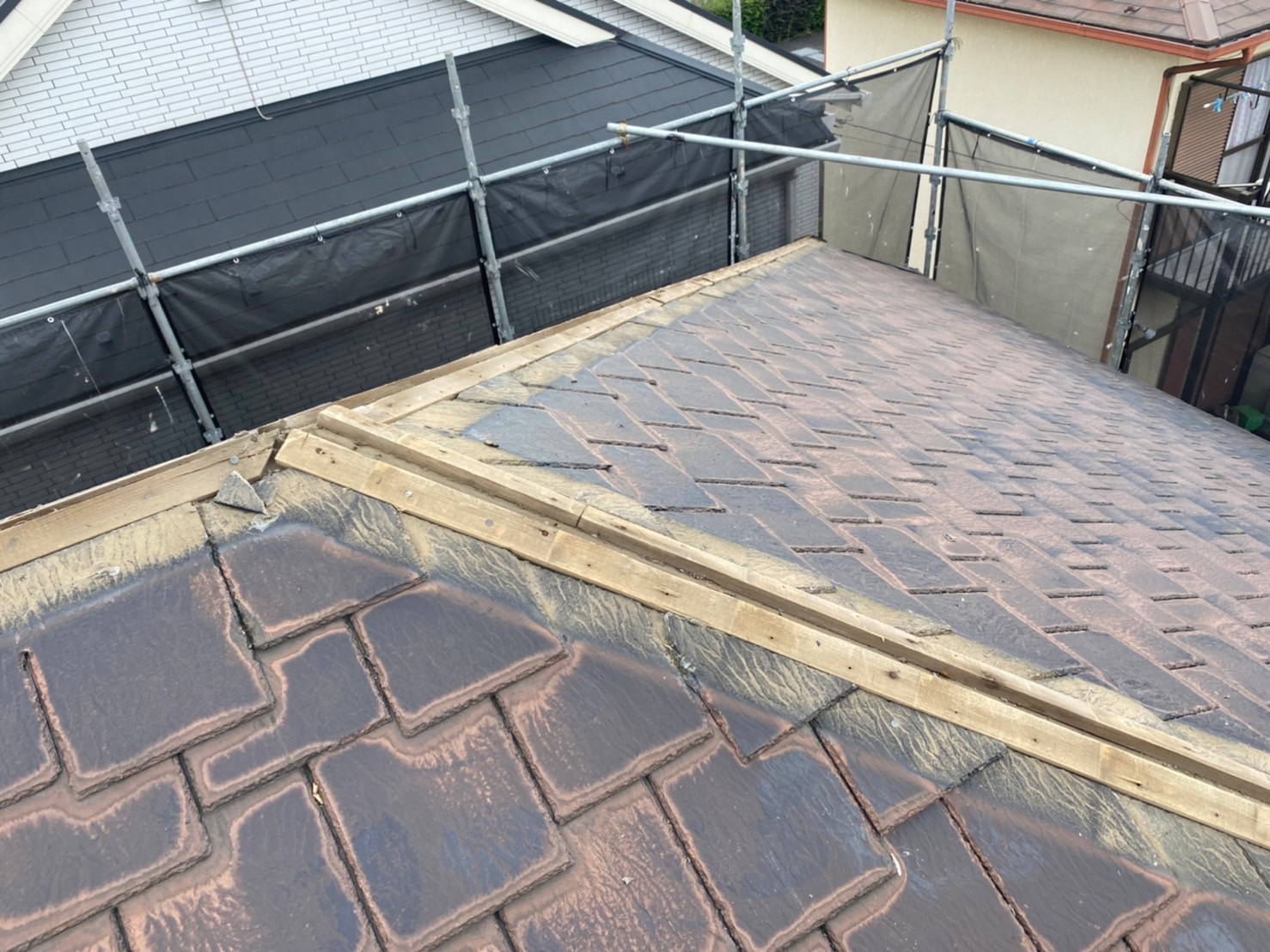 東京都立川市　W様邸　外壁塗装・屋根カバー工事　棟部材の撤去作業