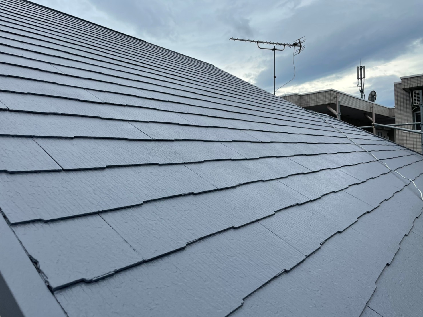 屋根塗装で縁切りがされていないと大変！縁切りの重要性と手抜き工事を防ぐ対策方法