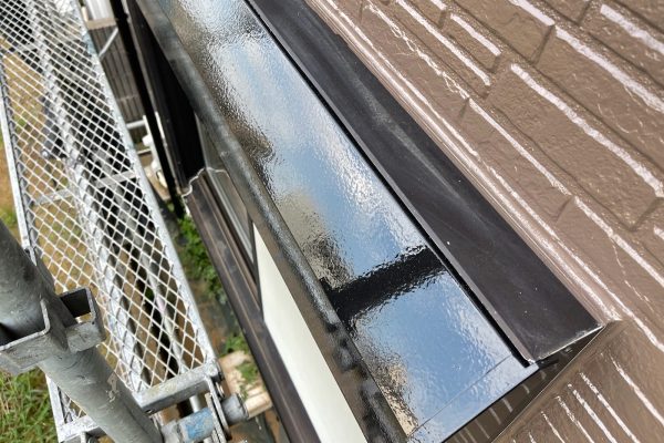 東京都国分寺市　K様邸　外壁塗装・屋根カバー工事　付帯部　シャッターボックスの塗装