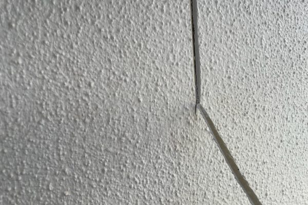 東京都東大和市　A様邸　屋根・外壁塗装工事　外壁クラック補修　シーリング撤去