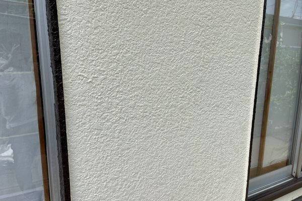 東京都東大和市　M様邸　屋根・外壁塗装工事　外壁の中塗り〜上塗り　プラチナシリコンEVO仕上げ