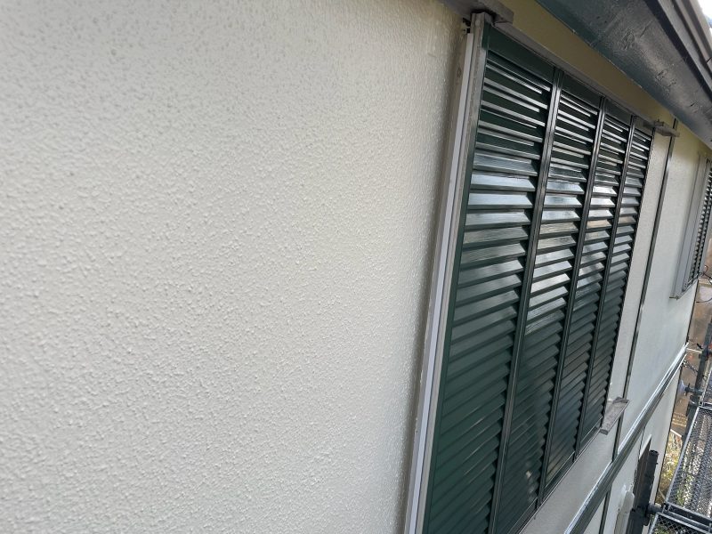 東京都東大和市　A様邸　屋根・外壁塗装工事　付帯部　雨戸の塗装を行いました