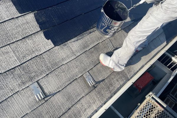 東京都東大和市　O様邸　屋根塗装・外壁塗装工事　スレートの中塗り　屋根塗料を選びポイント