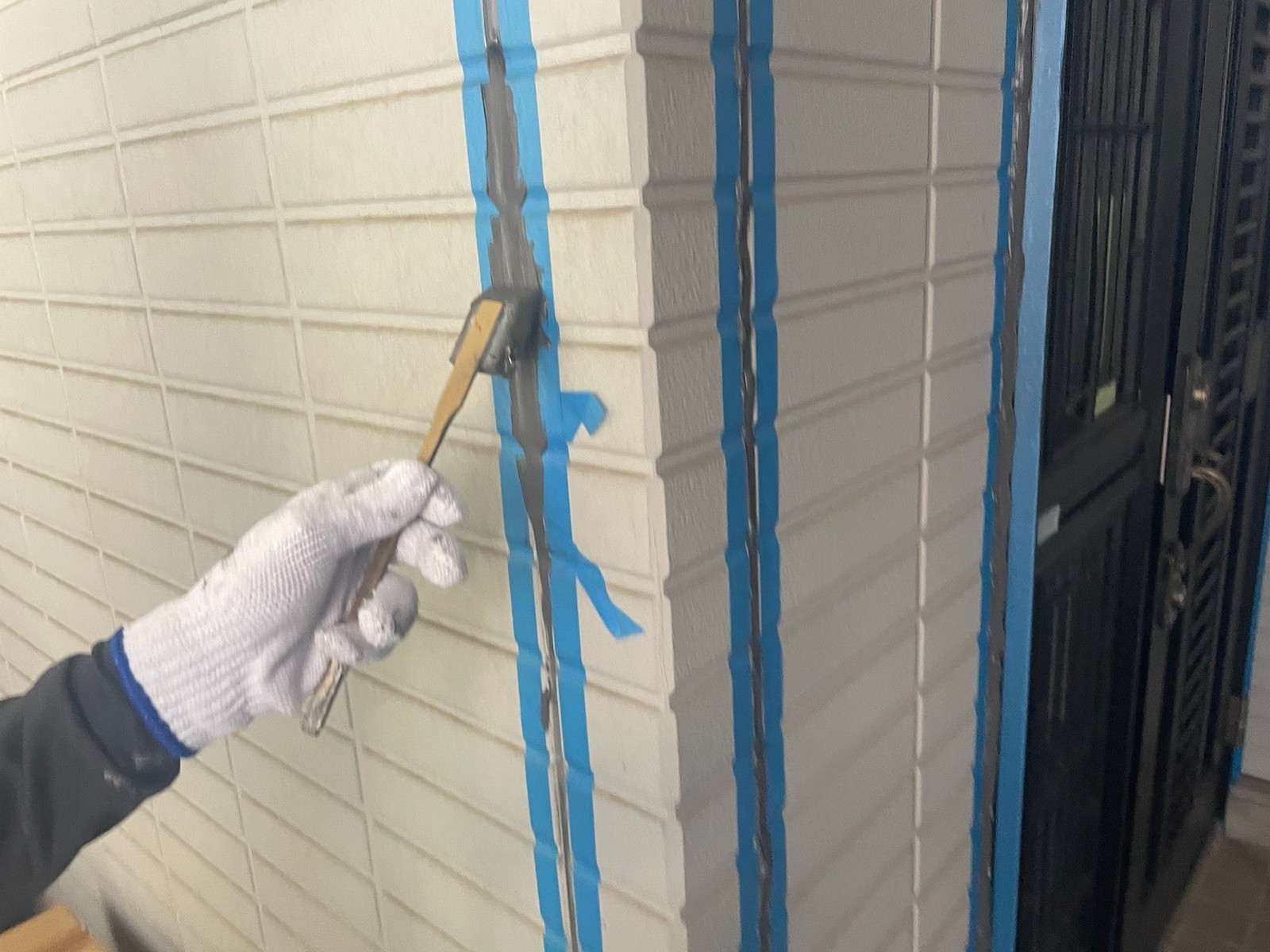 東京都東大和市　貸家　屋根塗装・外壁塗装工事　サイディング目地のシーリング打ち替え工事