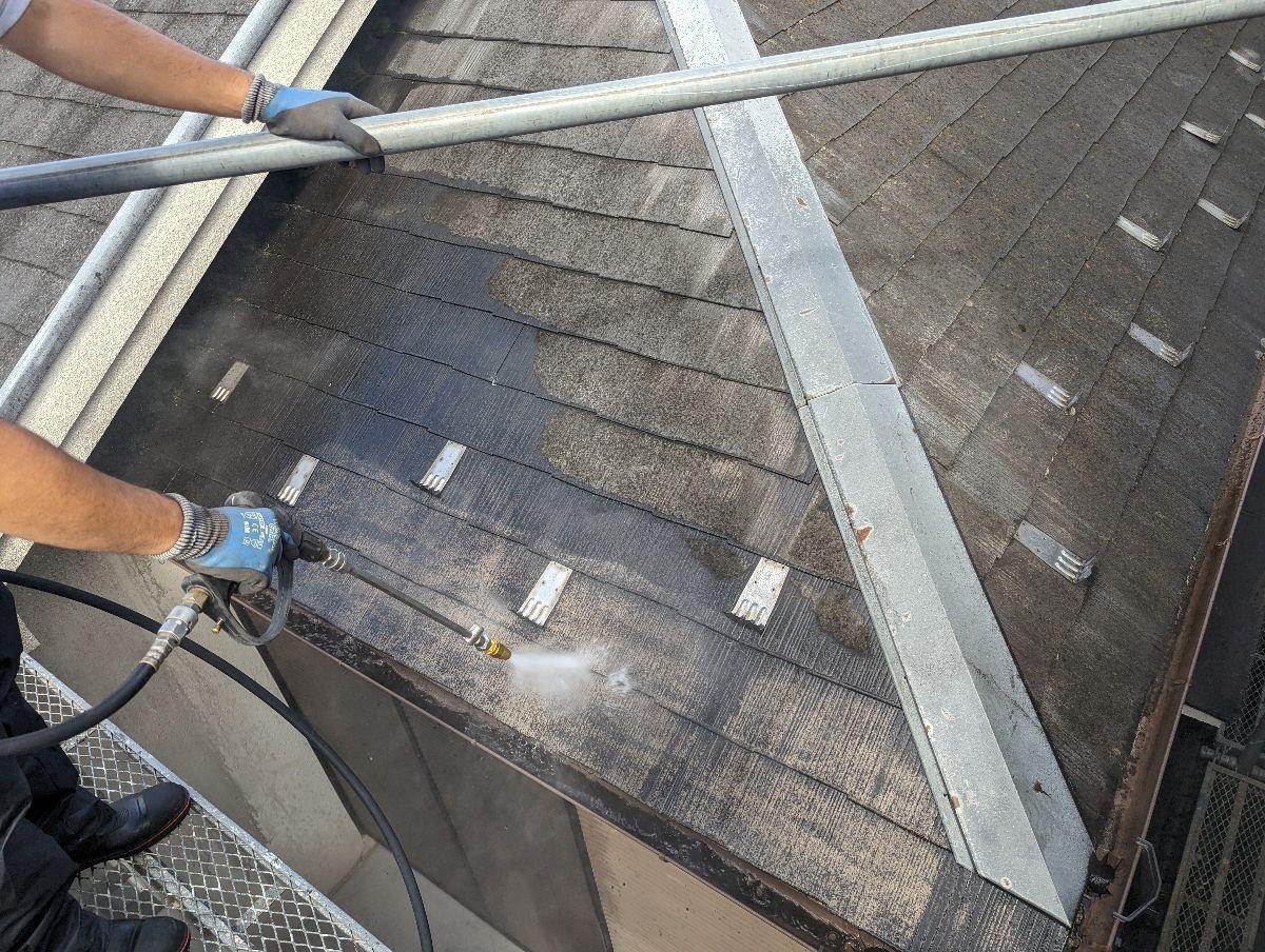 東京都東大和市　貸家　屋根塗装・外壁塗装工事　下地処理　高圧洗浄作業
