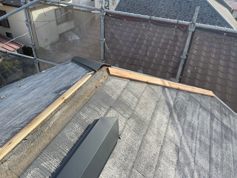 東京都東大和市　貸家　屋根塗装・外壁塗装工事　棟板金交換工事を行いました！