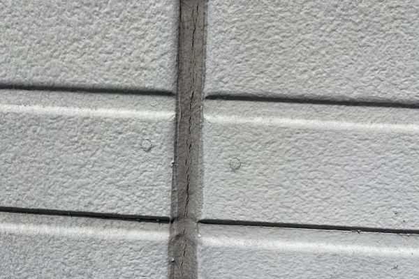 東京都東大和市　貸家　屋根塗装・外壁塗装工事　コーキングの役割と劣化症状について