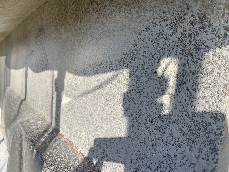 東京都東大和市　M様邸　外壁塗装工事　外壁のクラック補修とパターン塗装