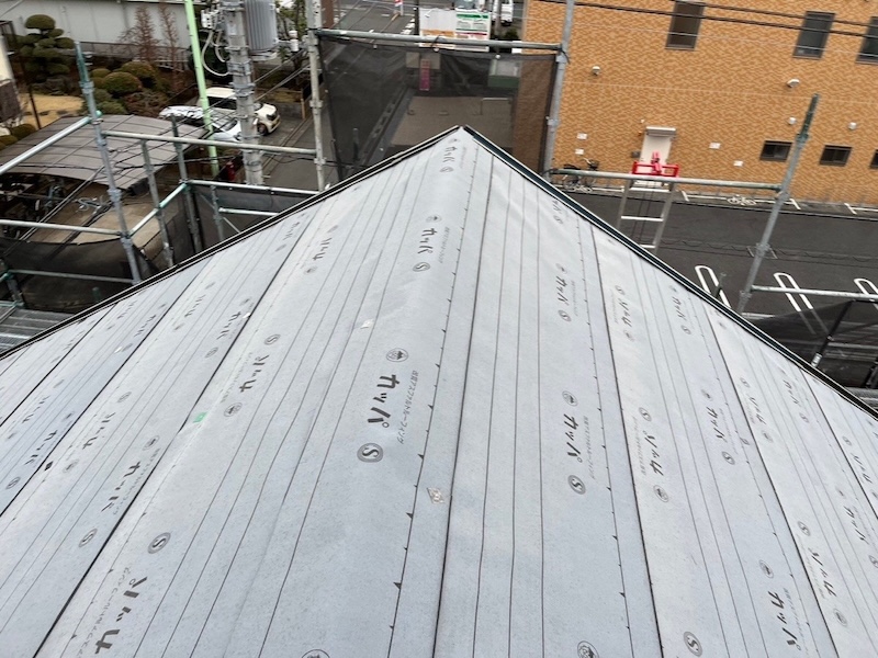 東京都東大和市｜屋根カバー工法 改質アスファルトルーフィングを敷きました