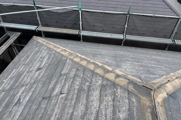 既存棟板金の下地を撤去しました｜東京都東大和市