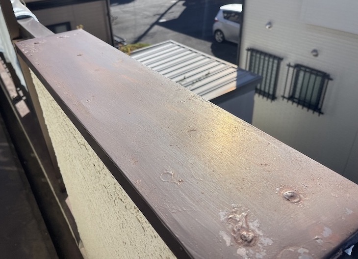 東京都立川市｜ベランダ笠木の下地処理。笠木のサビにご注意ください！