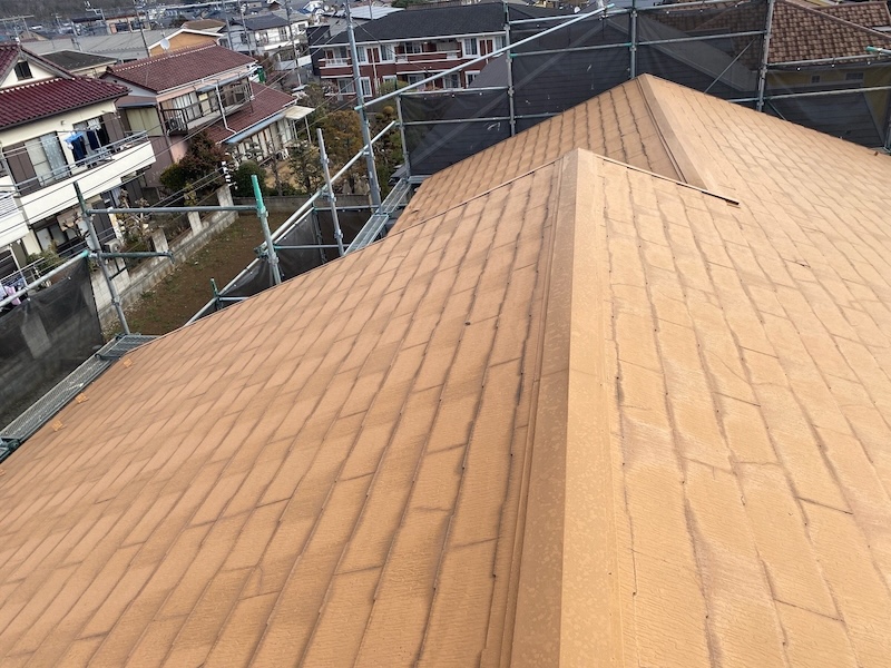東京都立川市｜破風板の下地処理と上塗り・施工前の屋根をレポート