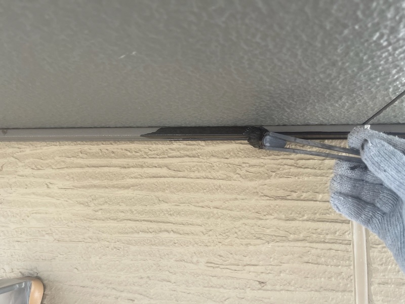 軒天井と取り合いの見切り材の塗装、外壁の下塗りまでをレポート!|東京都東大和市