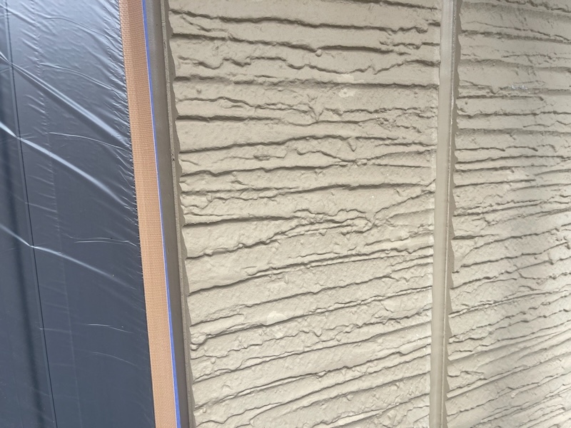 軒天井と取り合いの見切り材の塗装、外壁の下塗りまでをレポート!|東京都東大和市