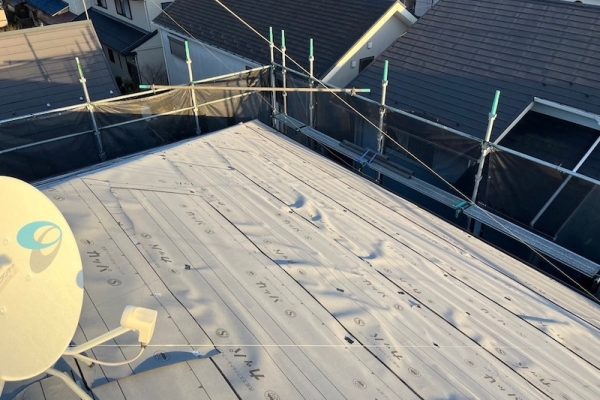 屋根カバー工事 施工前〜ルーフィング敷設までをレポート｜東京都東大和市
