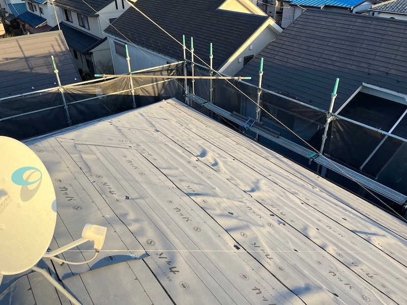 屋根カバー工事 施工前〜ルーフィング敷設までをレポート｜東京都東大和市