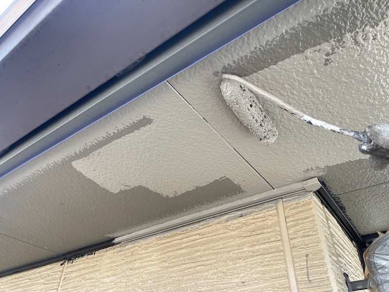 軒天井と取り合いの見切り材の塗装、外壁の下塗りまでをレポート!|東京都東大和市