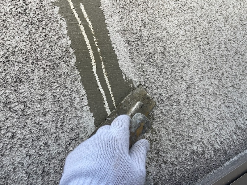 外壁に発生したクラックを補修しました！｜東京都小平市