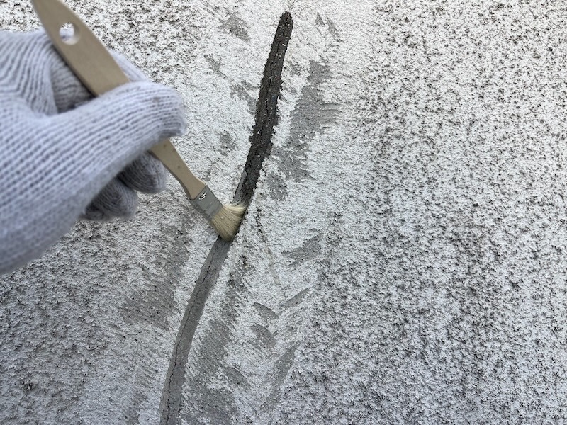 外壁に発生したクラックを補修しました！｜東京都小平市