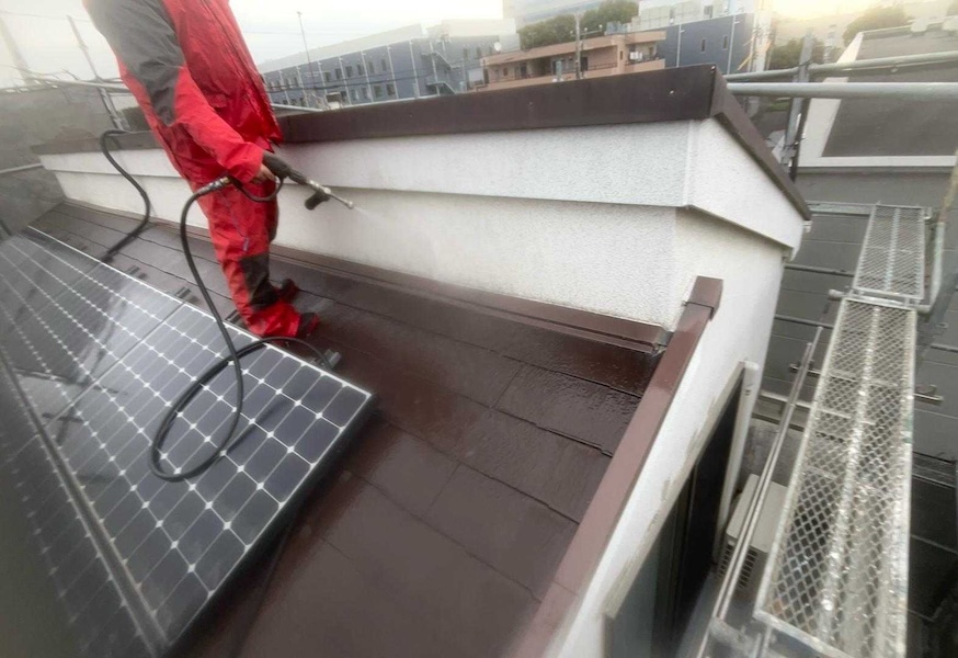 東京都小平市｜建物の汚れや古い塗膜を洗い流す高圧洗浄をレポートします！