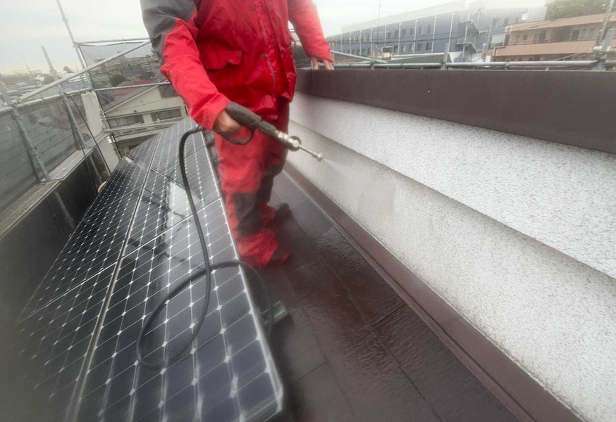 東京都小平市｜建物の汚れや古い塗膜を洗い流す高圧洗浄をレポートします！