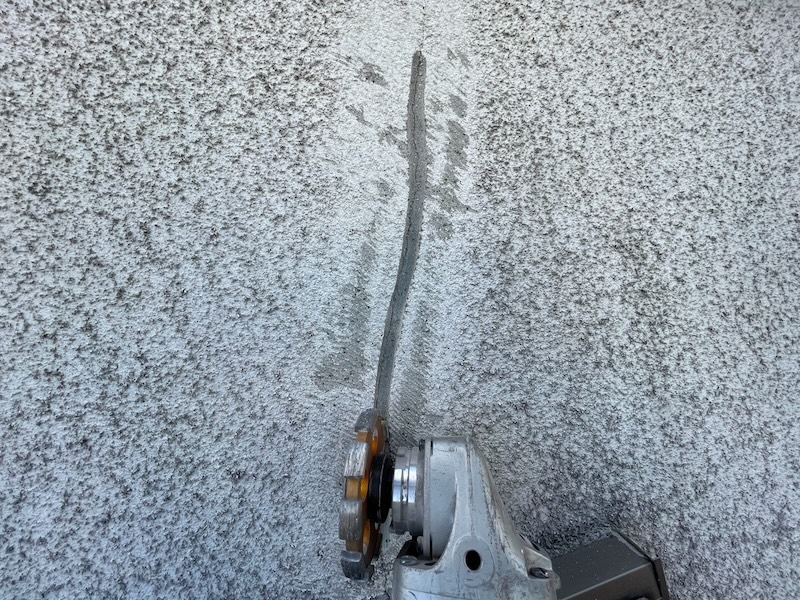 外壁に発生しているクラックを補修しました！｜東京都小平市