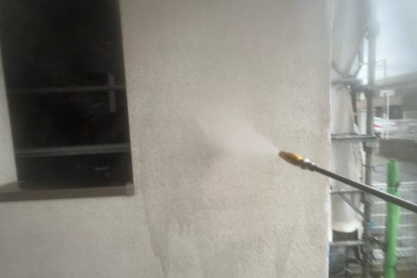 東京都小平市｜建物の汚れや古い塗膜を洗い流す高圧洗浄をレポートします！