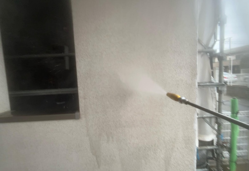 東京都小平市｜建物の汚れや古い塗膜を洗い流す高圧洗浄をレポートします！