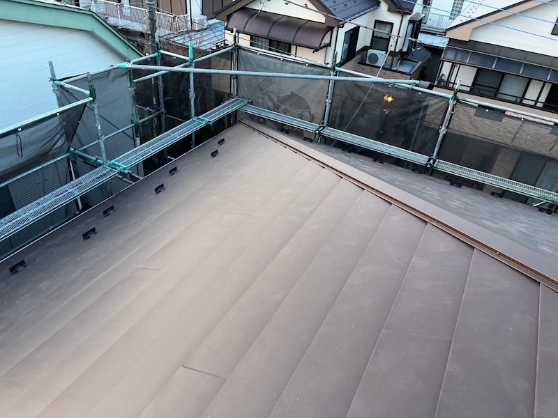 東京都東大和市 U様邸 屋根カバー工事・外壁塗装工事「屋根工事の提案やその説明の詳細があり、工事を終えるまでずっと丁寧な対応でした」