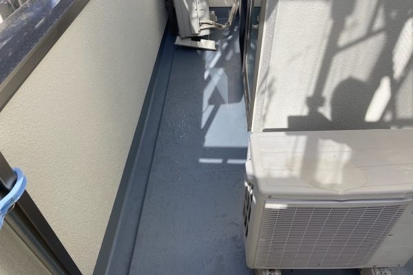ベランダFRP防水のトップコートを再塗装！塗り替えのタイミングは5年目から｜東京都小平市