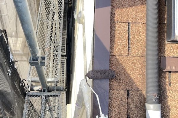 東京都小平市｜縦樋の塗装と屋根水切りを塗装、アスファルトシングルでも板金の塗装は必要！