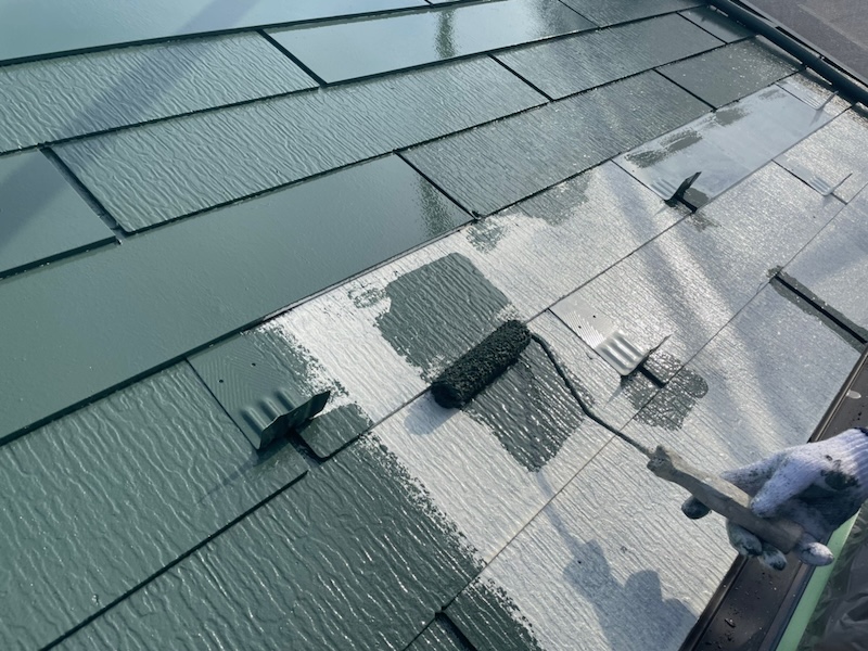 なぜ屋根は外壁より高い耐久性が必要?寿命を延ばすための正しい塗料選び