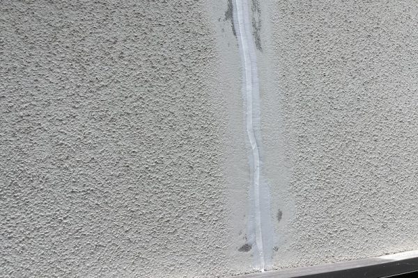 東京都昭島市｜外壁クラックを補修、Uカットシーリング