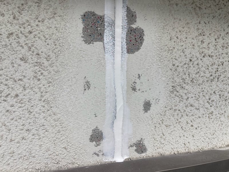 東京都昭島市｜外壁クラックを補修、Uカットシーリング