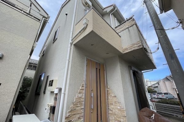 東京都小平市 S様邸 外壁塗装・付帯部塗装工事「お願いする前は黒い汚れやひび割れが気になっていましたが、とてもきれいになって満足しています!」